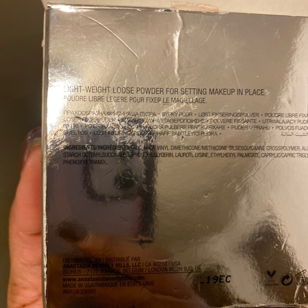 Anastasia Translucent Powder - Picture 6 of 10